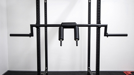 Гриф Хэтфилда для приседаний (Safety Squat Bar) в интернет-магазине VersusBox.ru